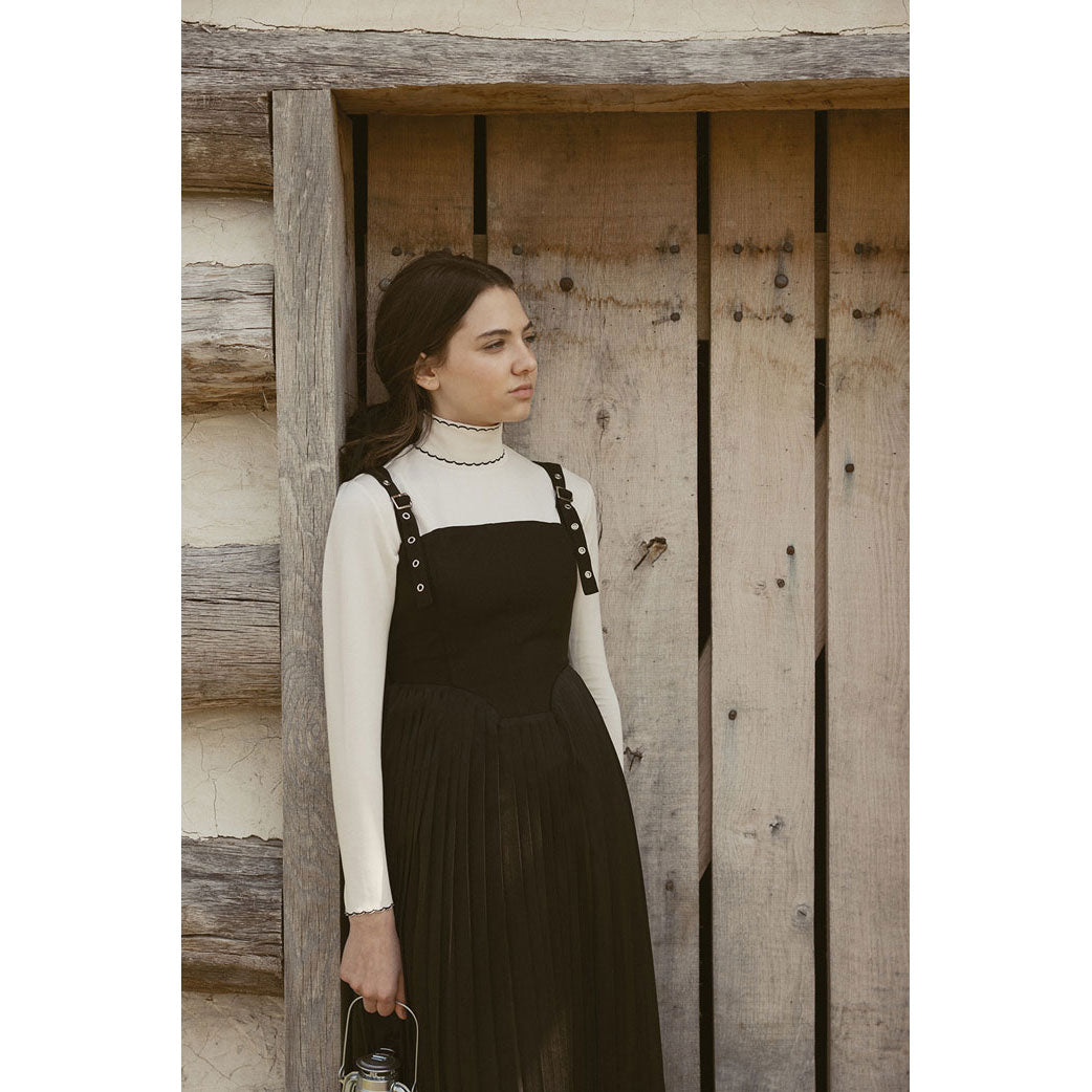 A4 Black Pleated Buckle Jumper