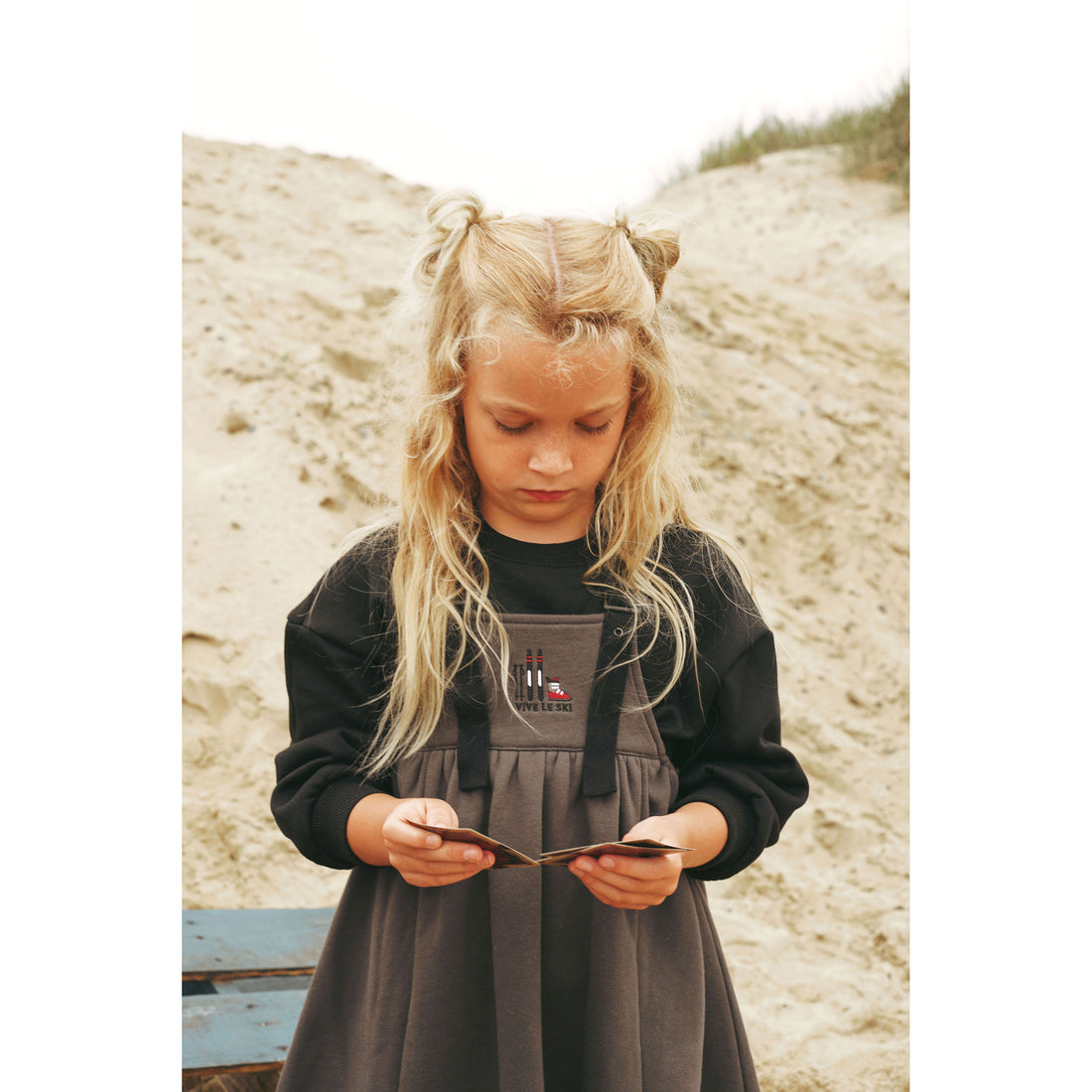 Calla Lili Black Collar Sweatshirts