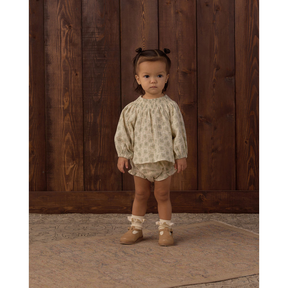 Rylee and Cru Natural Green Iris Quincy Set