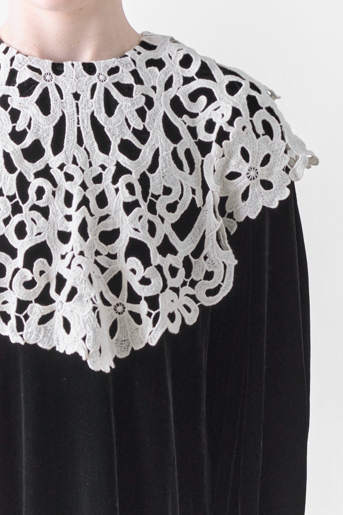 Petite Amalie Black Cut Out Collar Peta Velvet Dress
