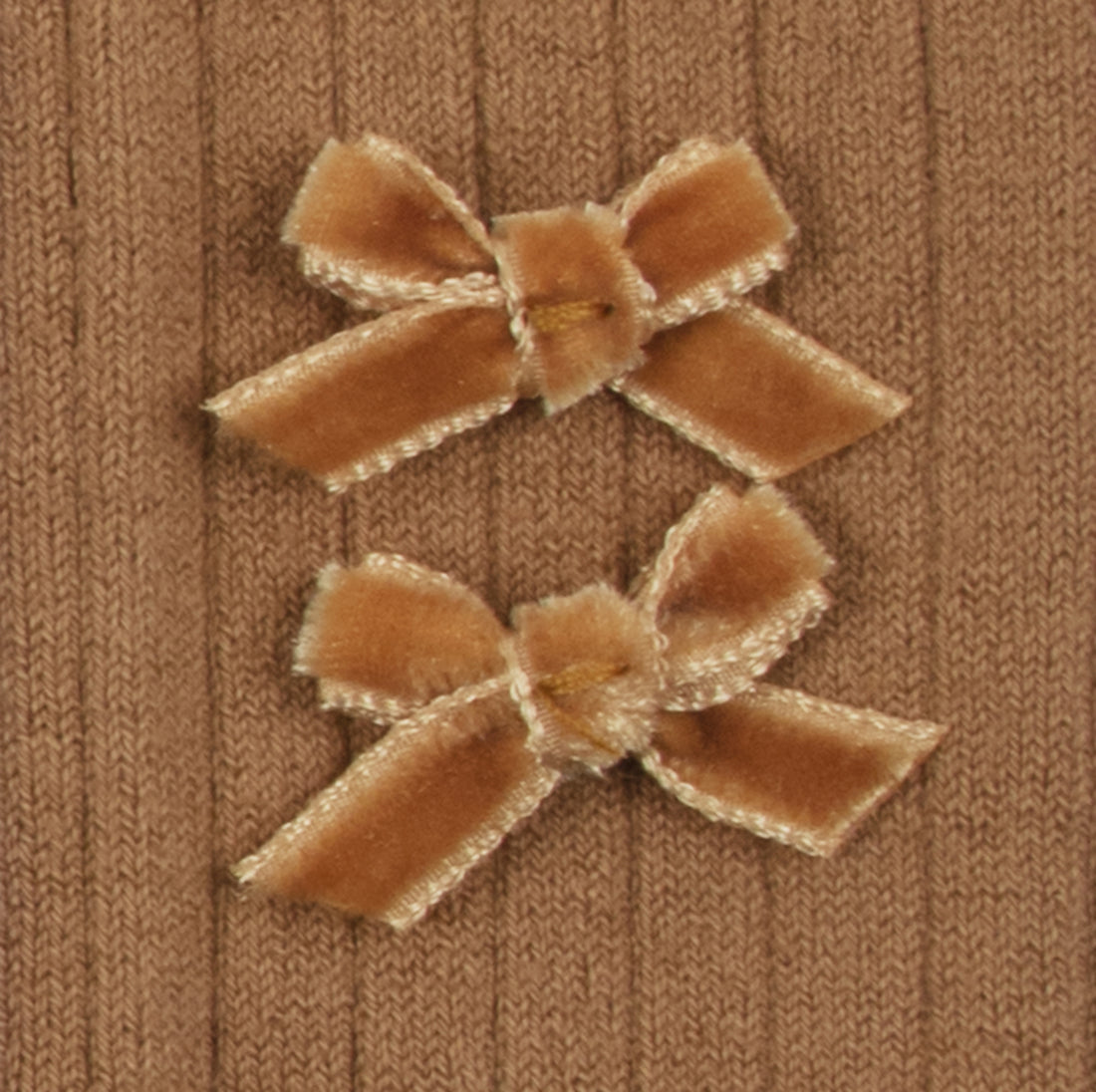 Collegien Hortense - Ribbed Socks with Velvel Bows - Caramel