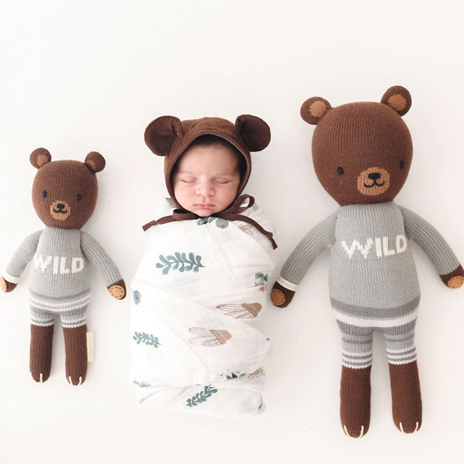 cuddle + kind Oliver The Bear