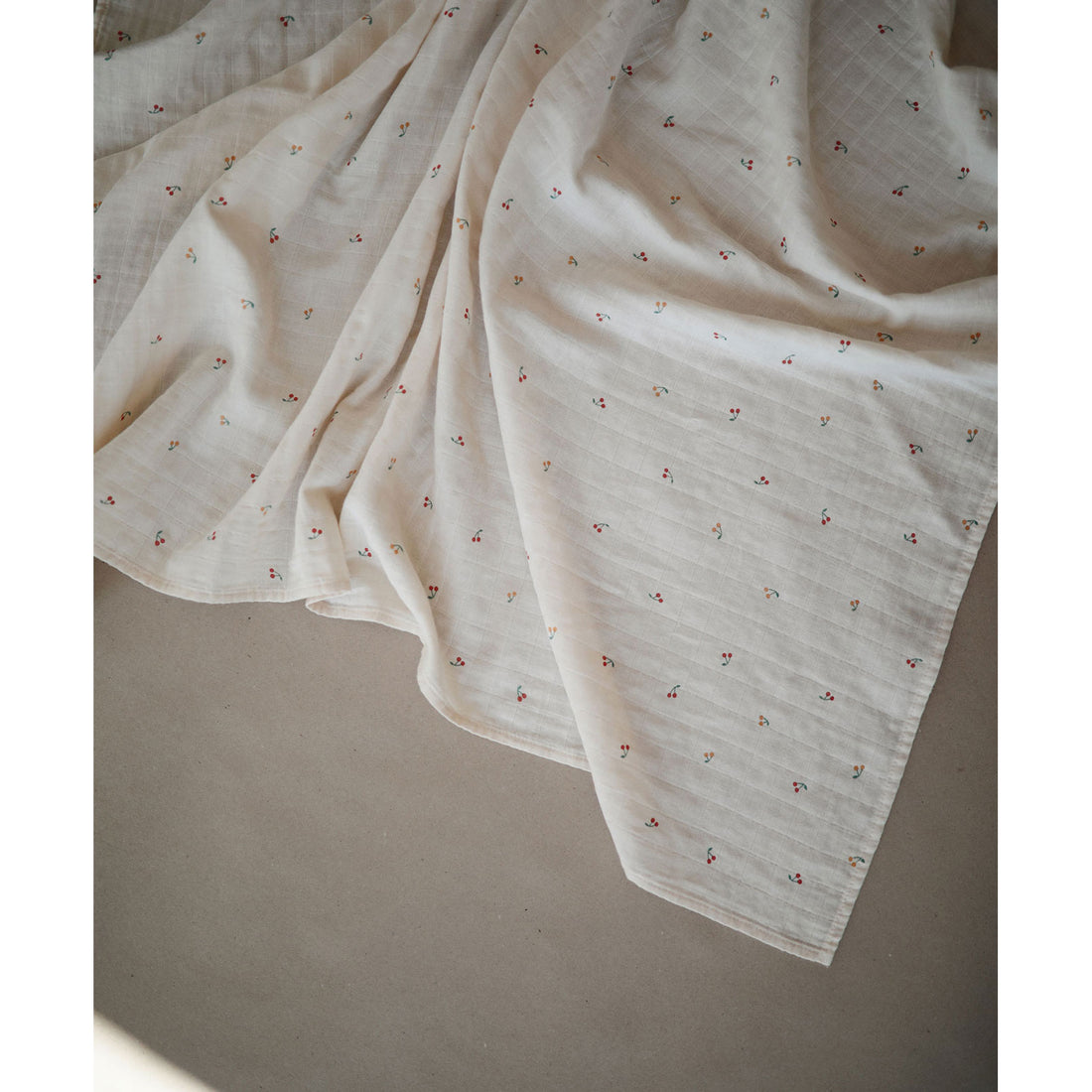 Mushie Muslin Swaddle Blanket Organic Cotton - Cherries