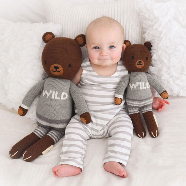cuddle + kind Little Oliver The Bear