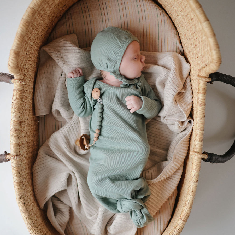 Mushie Ribbed Baby Bonnet - Roman Green