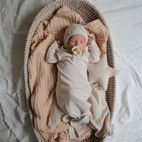 Mushie Ribbed Baby Bonnet - Ivory
