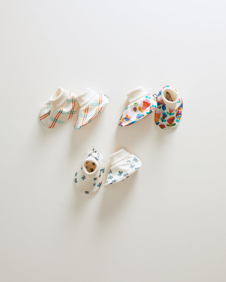 Oeuf accessories OS Oeuf Booties - Gardenia/Check Print