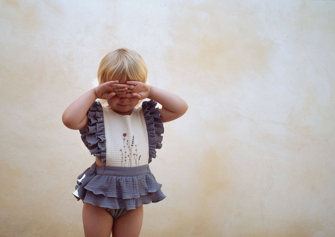 Popelin rompers Popelin Greyish-Blue Embroidered Bib Romper