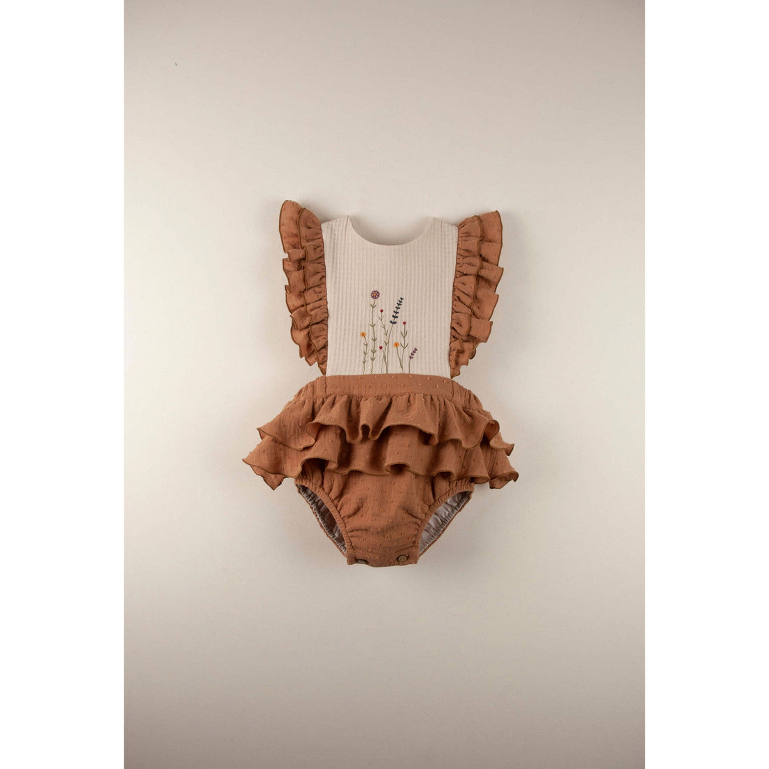 Popelin rompers Popelin Terracotta Embroidered Bib Romper