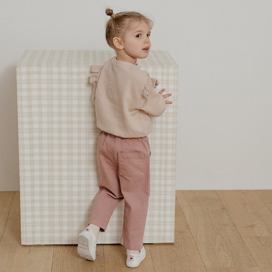 Susu and Cra sweatshirts Susu and Cra Maybell Frill Sweatshirt - Pink Beige